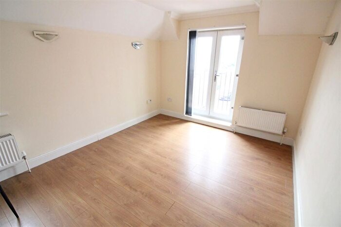 1 Bedroom Flat To Rent In Hatton Road, Feltham, TW14
