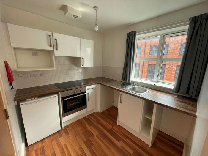 Apartment To Rent In Clyde Court, Leicester, LE1