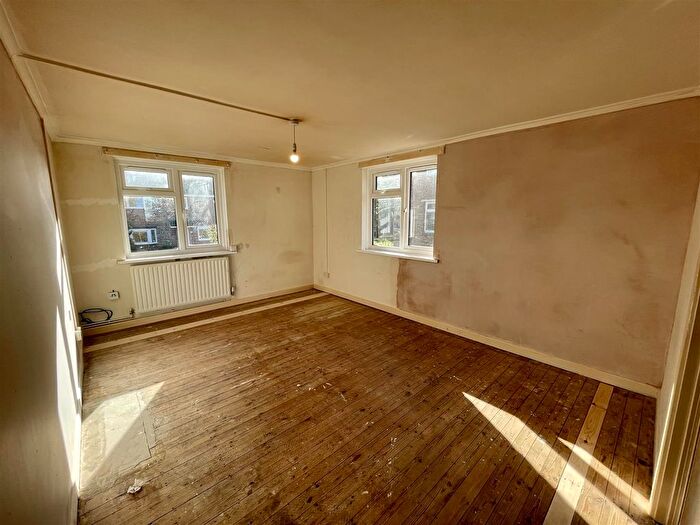 1 Bedroom Flat For Sale In Mayenne Place, Devizes, SN10