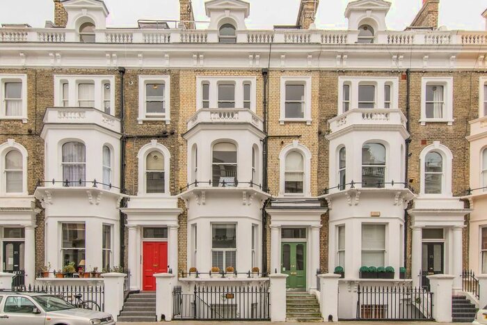 2 Bedroom Flat To Rent In Westgate Terrace, Chelsea, London, SW10