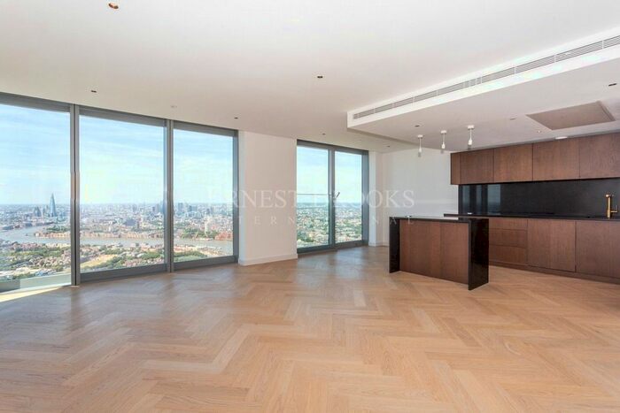 3 Bedroom Flat To Rent In Landmark Pinnacle, Canary Wharf, E14