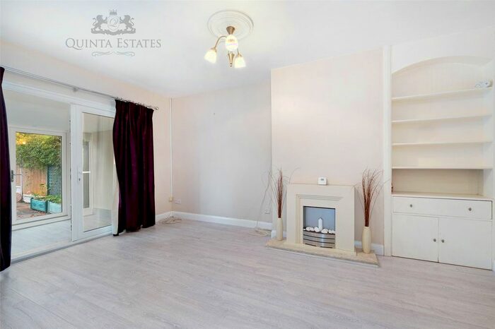 2 Bedroom Bungalow To Rent In Catherine Close, Pilgrims Hatch, Brentwood CM15