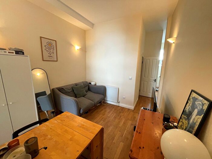 2 Bedroom Flat To Rent In Hornsey Road, Islington, N7