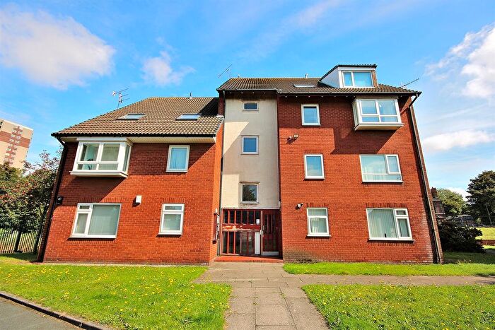2 Bedroom Flat To Rent In Clairville Close, Bootle, L20