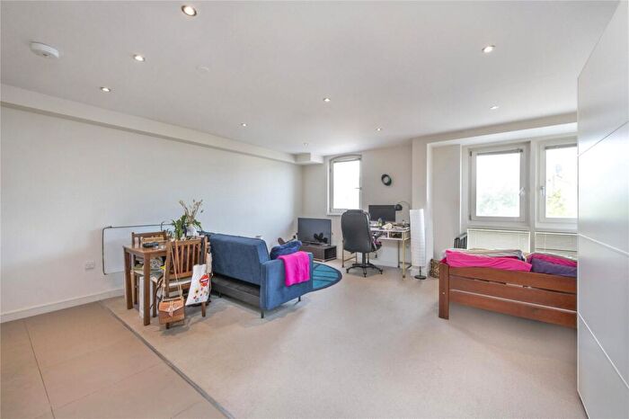 Apartment To Rent In Glentham Road, Barnes, London, SW13