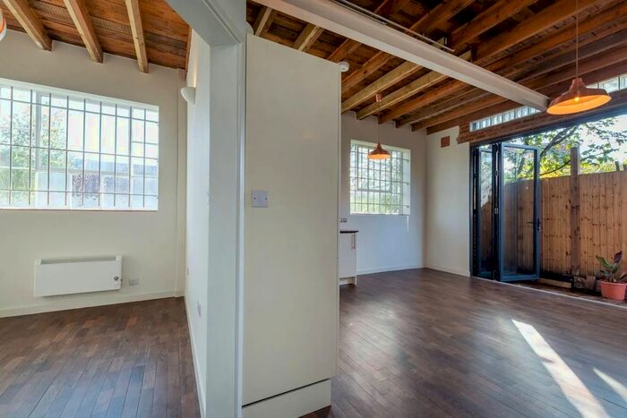 1 Bedroom Flat To Rent In Bert Road, Thornton Heath, Surrey, CR7