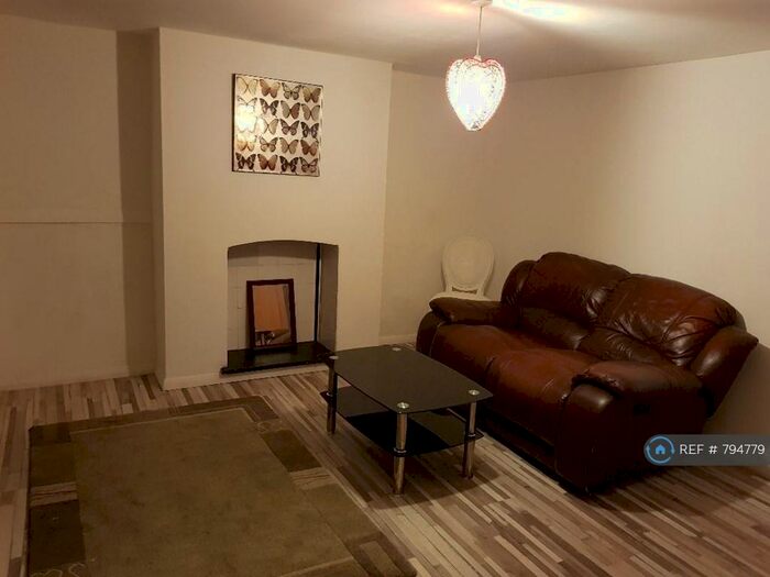 1 Bedroom Flat To Rent In Victoria Road, Warley, Brentwood, CM14