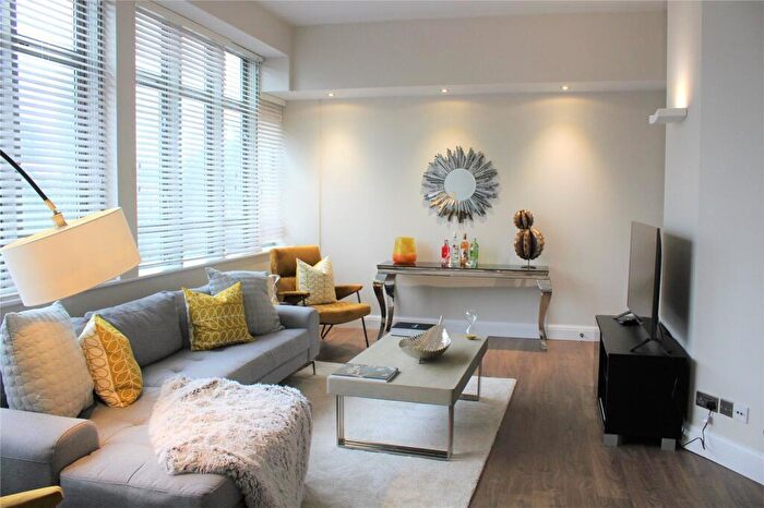 2 Bedroom Apartment To Rent In City Road, Old Street, London, EC1V