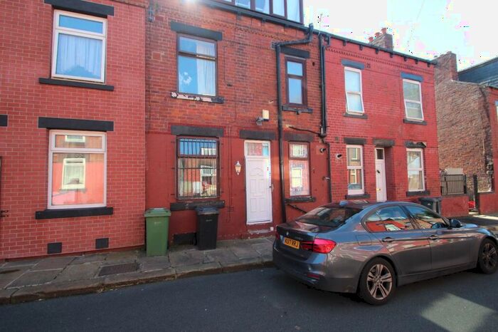 2 Bedroom House To Rent In Clark Terrace, Leeds, West Yorkshire, LS9