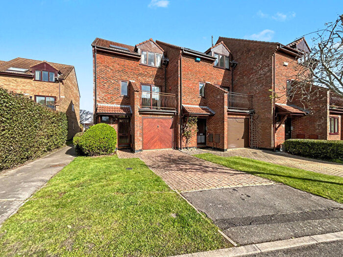 4 Bedroom Town House For Sale In Mudeford Christchurch, BH23