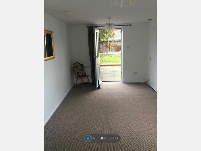 2 Bedroom Flat To Rent In Nolloth Crescent, Beverley, HU17