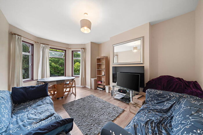 3 Bedroom Flat To Rent In Chandos Road, London, NW2