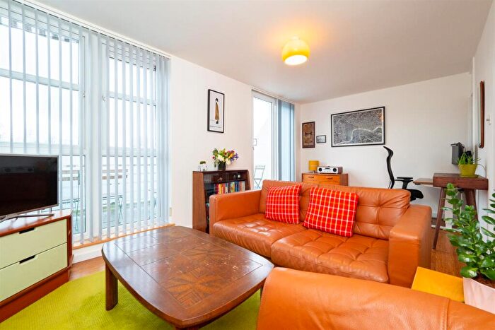 2 Bedroom Maisonette To Rent In Nettlecombe Close, Sutton, SM2