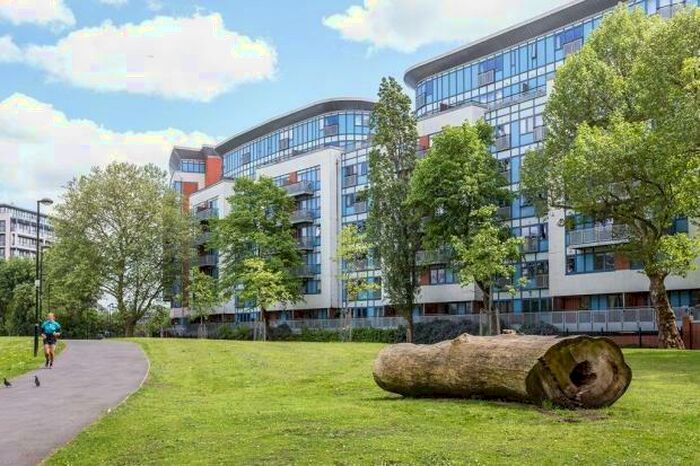 2 Bedroom Apartment To Rent In Tay Court, Meath Crescent, Bethnal Green, E2