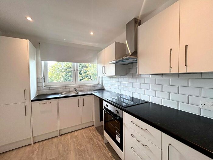 2 Bedroom Flat To Rent In Linton Court, Romford, RM1