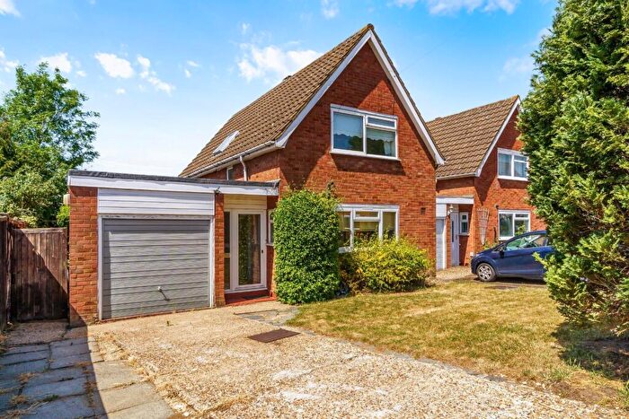 3 Bedroom Link Detached House For Sale In Fairway Close, Ewell Court, KT19