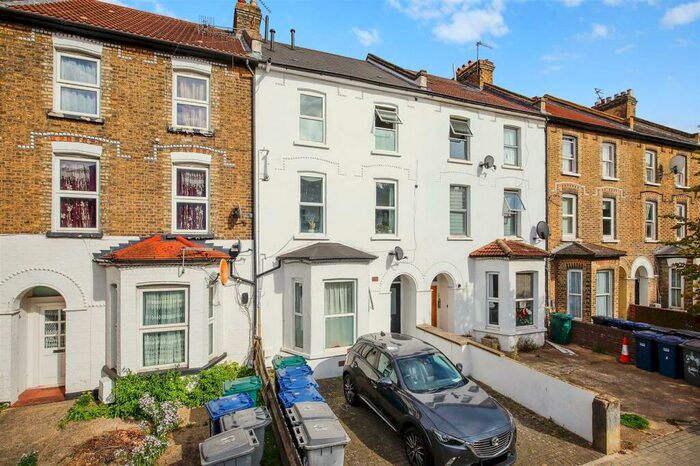 1 Bedroom Flat To Rent In Lichfield Road, London, NW2