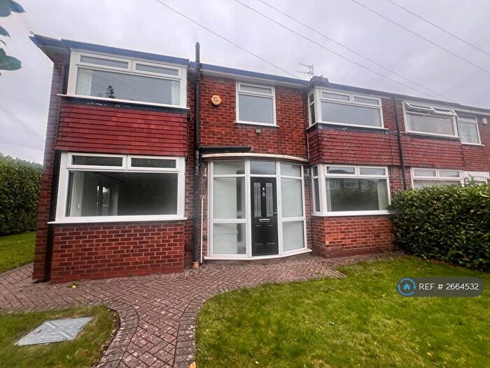 4 Bedroom Semi-Detached House To Rent In Shrewsbury Road, Sale, M33