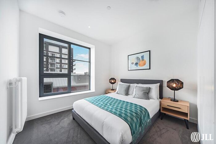2 Bedroom Apartment To Rent In Douglass Tower, Good Luck Hope, E14