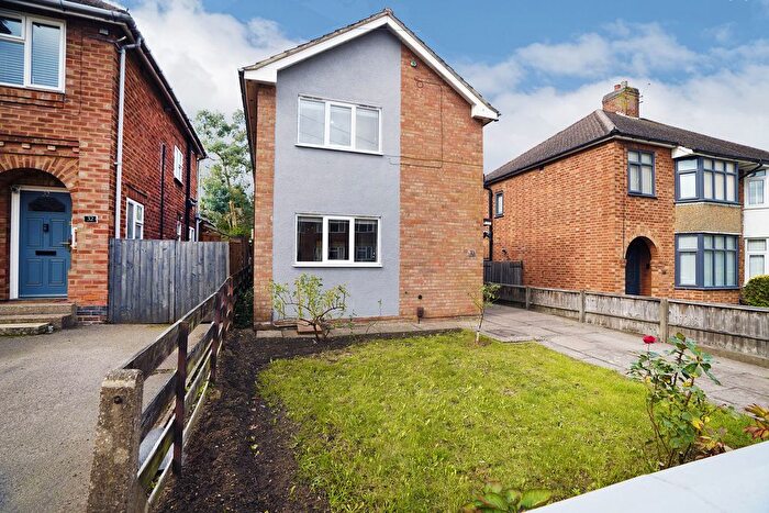 3 Bedroom Detached House For Sale In Charlesfield Road, Rugby, CV22