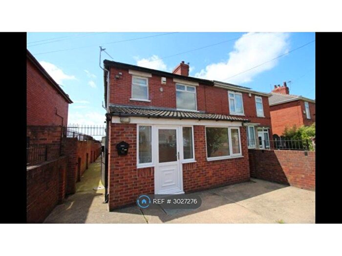 3 Bedroom Flat To Rent In Lyndhurst, Doncaster, DN7