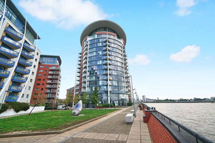 2 Bedroom Flat To Rent In Crews Street, Canary Wharf, London, E14