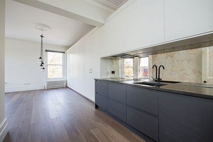 3 Bedroom Flat To Rent In Shepherds Bush Green, London, W12