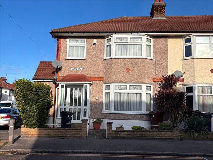 3 Bedroom End Of Terrace House For Sale In Cecil Road, Chadwell Heath, RM6