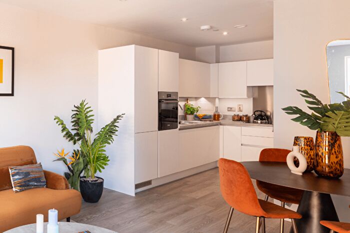 1 Bedroom Flat For Sale In Bell Road, Hounslow, TW3