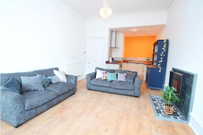 2 Bedroom Flat To Rent In Alexandra Parade, Glasgow, G31