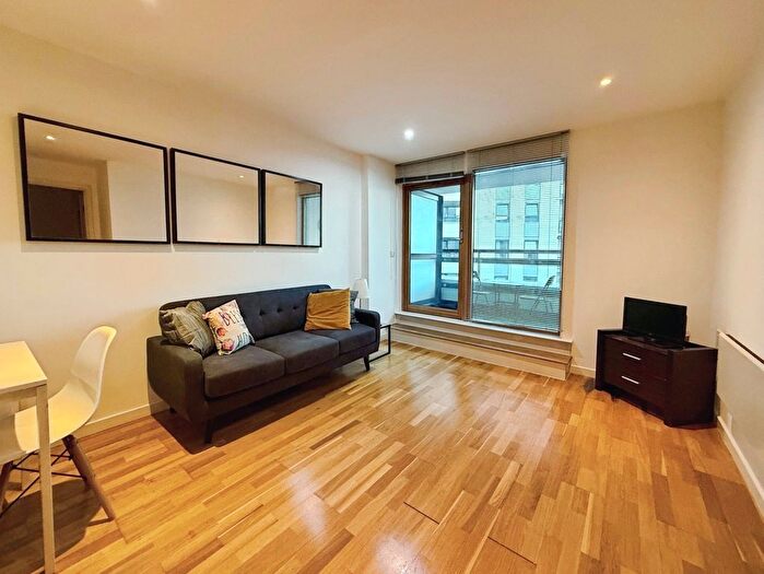 2 Bedroom Flat To Rent In Marsh Lane, Leeds, Uk, LS9