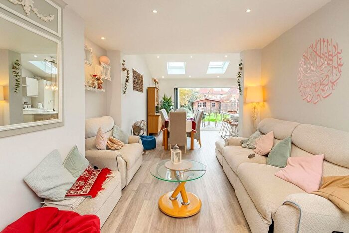 4 Bedroom Property To Rent In Caversham Avenue, Cheam, SM3