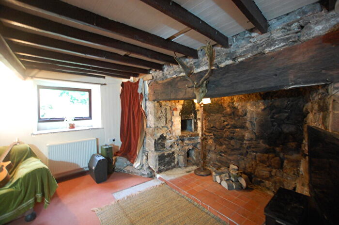 2 Bedroom Detached House For Sale In Llangadog Carmarthenshire, SA19
