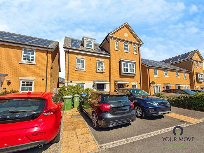 3 Bedroom Semi Detached House For Sale In Slade Green Road, Erith, DA8
