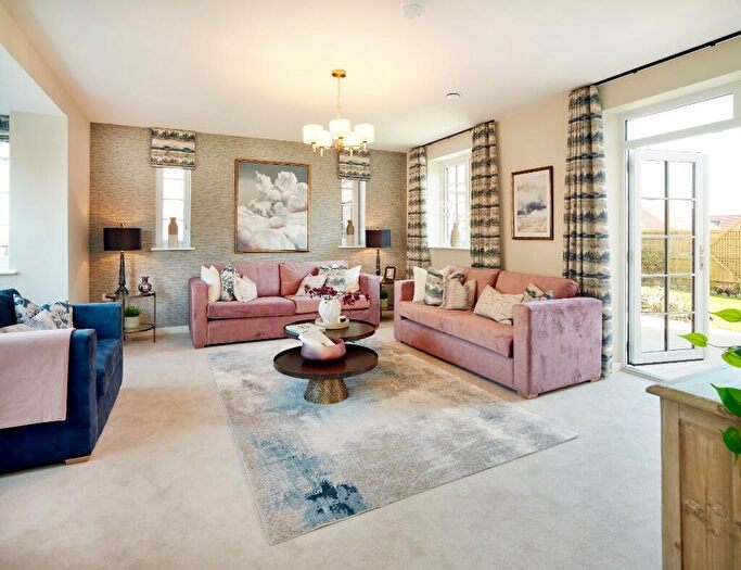 4 Bedroom Detached House For Sale In Clayhill Road, Burghfield Common, RG7