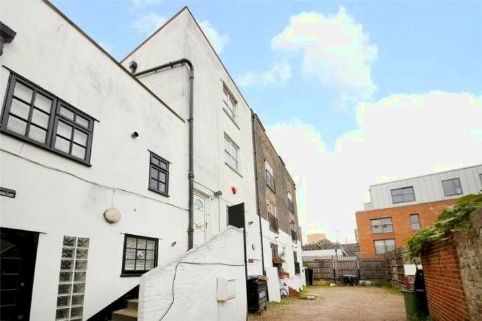 2 Bedroom Flat To Rent In Regal Row, London, SE15