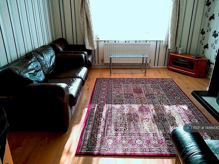 3 Bedroom Semi-Detached House To Rent In Beeston, Nottingham, NG9