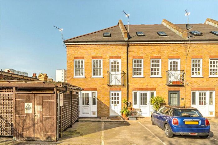 2 Bedroom Flat To Rent In Bramshaw Road, Hackney, London, E9