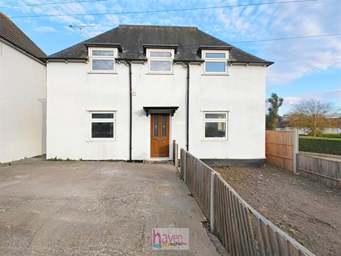 3 Bedroom House To Rent In Crescent Way, London, N12