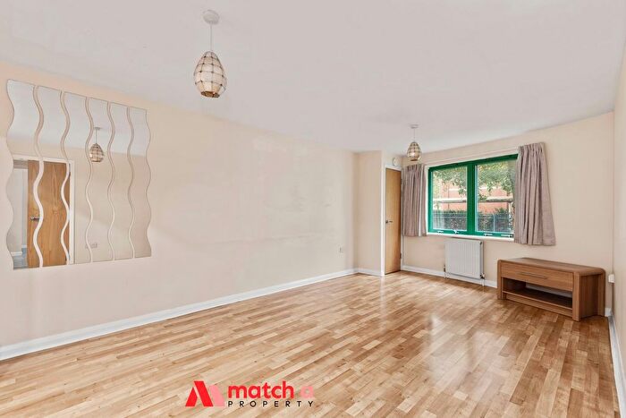 2 Bedroom Flat For Sale In Greenford Road, Greenford, UB6