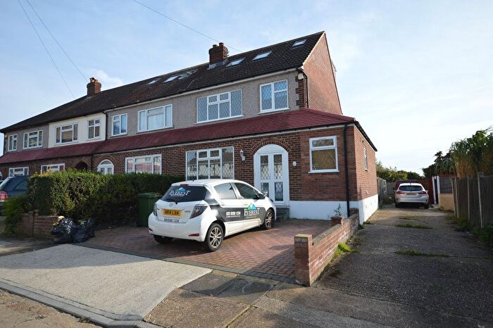 4 Bedroom Semi-Detached House To Rent In Goring Close, Romford, RM5