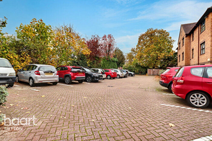 1 Bedroom Apartment For Sale In Holmwood Gardens, Wallington, SM6