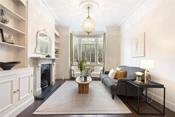 4 Bedroom Semi-Detached House For Sale In Sarsfeld Road, London, SW12