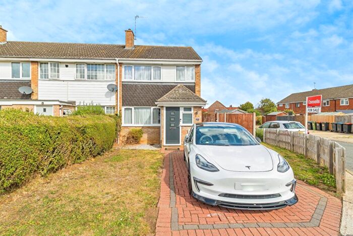 3 Bedroom Semi-Detached House For Sale In Tiffany Close, Bletchley, Milton Keynes, MK2