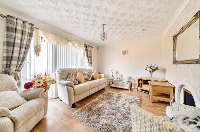 3 Bedroom Semi-detached Bungalow For Sale In Penrhiw Road, Morriston, Swansea, SA6