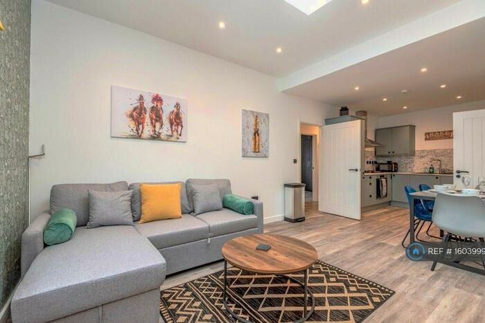 2 Bedroom Flat To Rent In High Street, Cheltenham, GL50