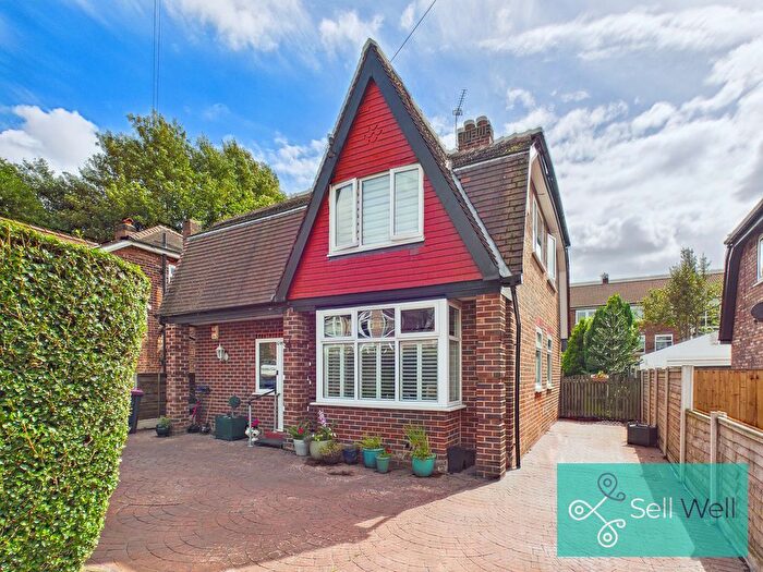 3 Bedroom Detached House For Sale In Cholmondeley Road, Salford, M6