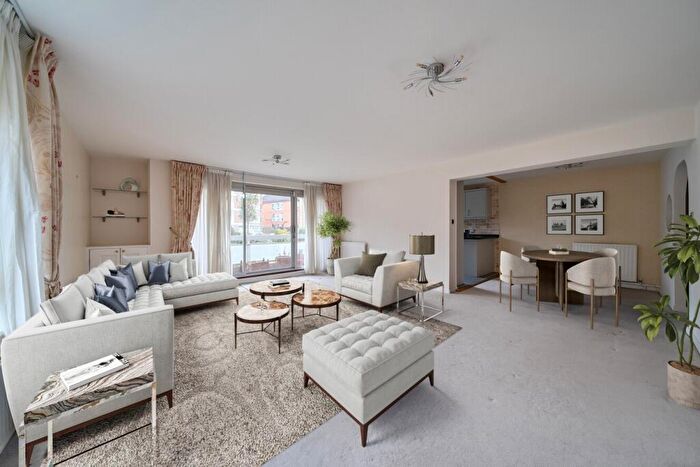 3 Bedroom Flat For Sale In Parkside, Court Downs Road, Beckenham, BR3