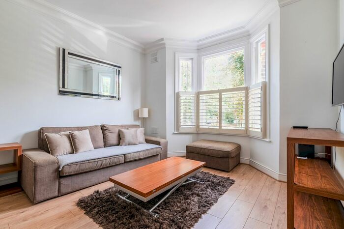 1 Bedroom Flat To Rent In Flat B, St James Drive, London, SW17