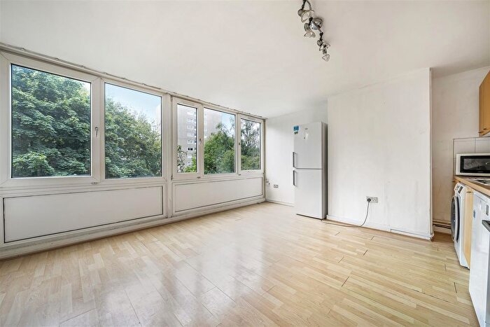 4 Bedroom Flat To Rent In Sherfield Gardens, London, SW15